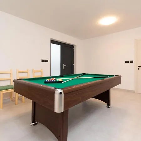 Family Nona With Pool And Grill In Tinjan Villa Kringa