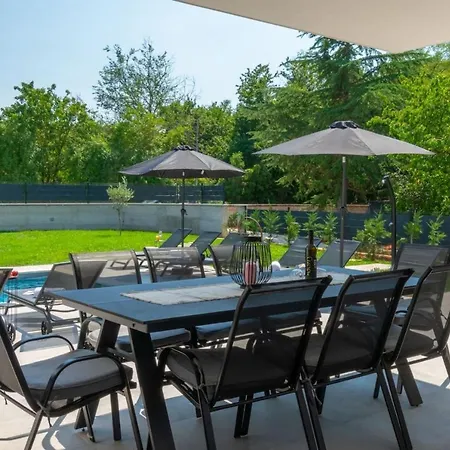 Family Nona With Pool And Grill In Tinjan Villa Kringa